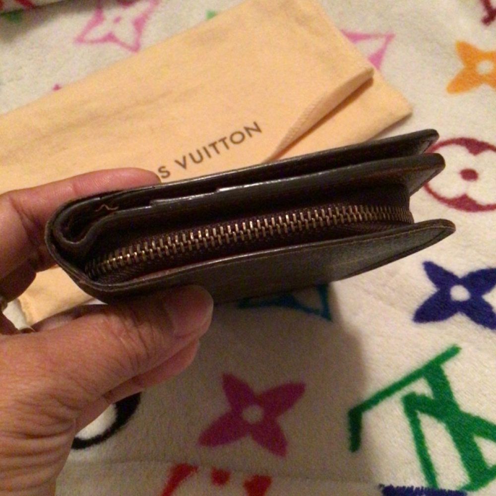 💯 % Authentic PASSPORT WALLET - Picture 7 of 15